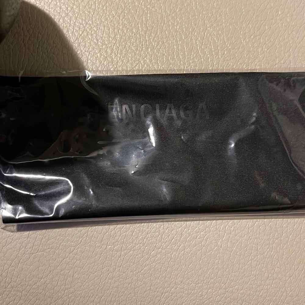 BALENCIAGA Authentic - Picture 7 of 7